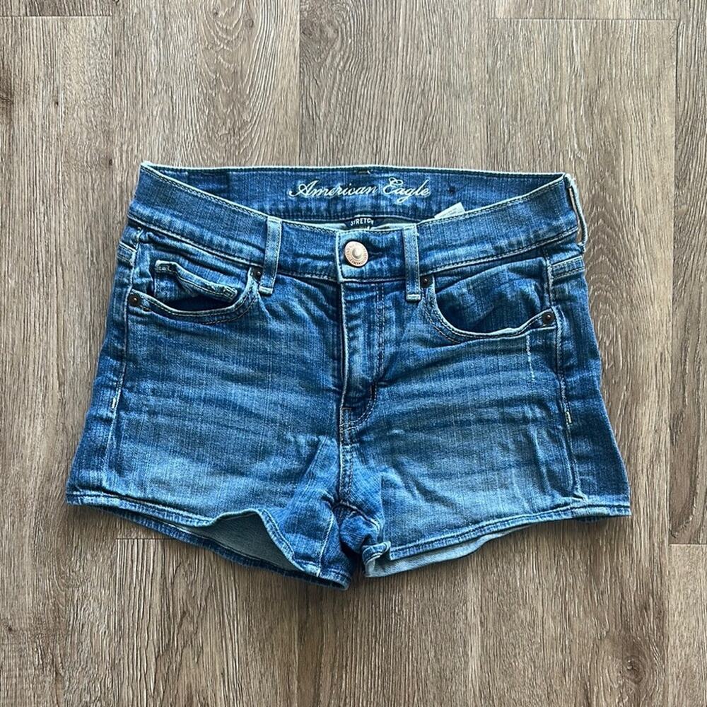 American Eagle Outfitters Blue Denim Shorts Medium Wash Size 2 Mid Rise